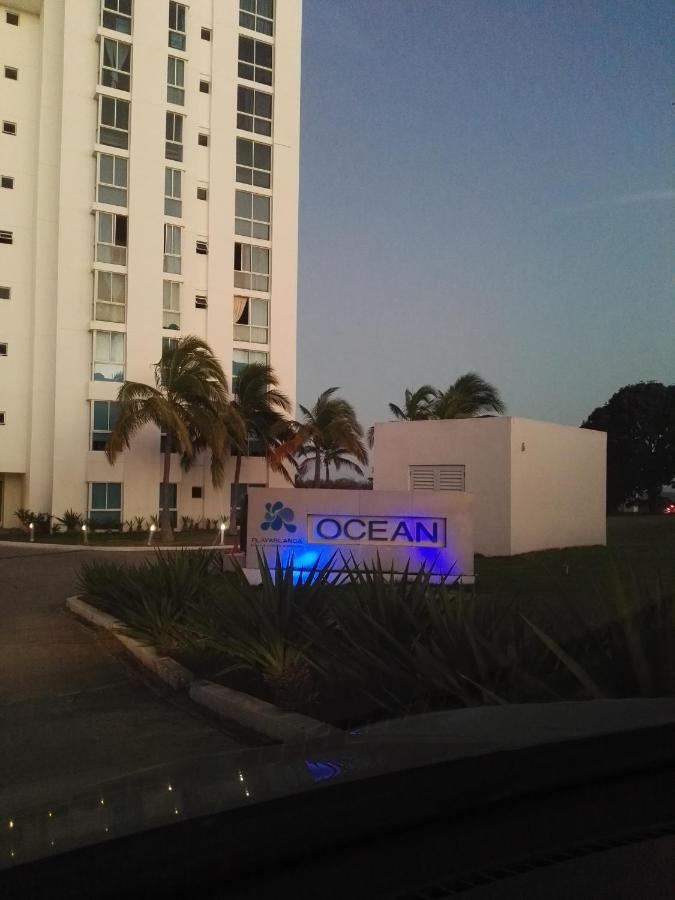 Playa Blanca Ocean Ll Apartment Bagian luar foto